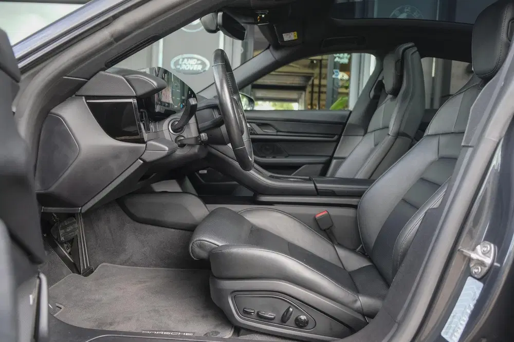 Porsche Taycan Performance Plus 476pk 93 uit 2021, foto 10