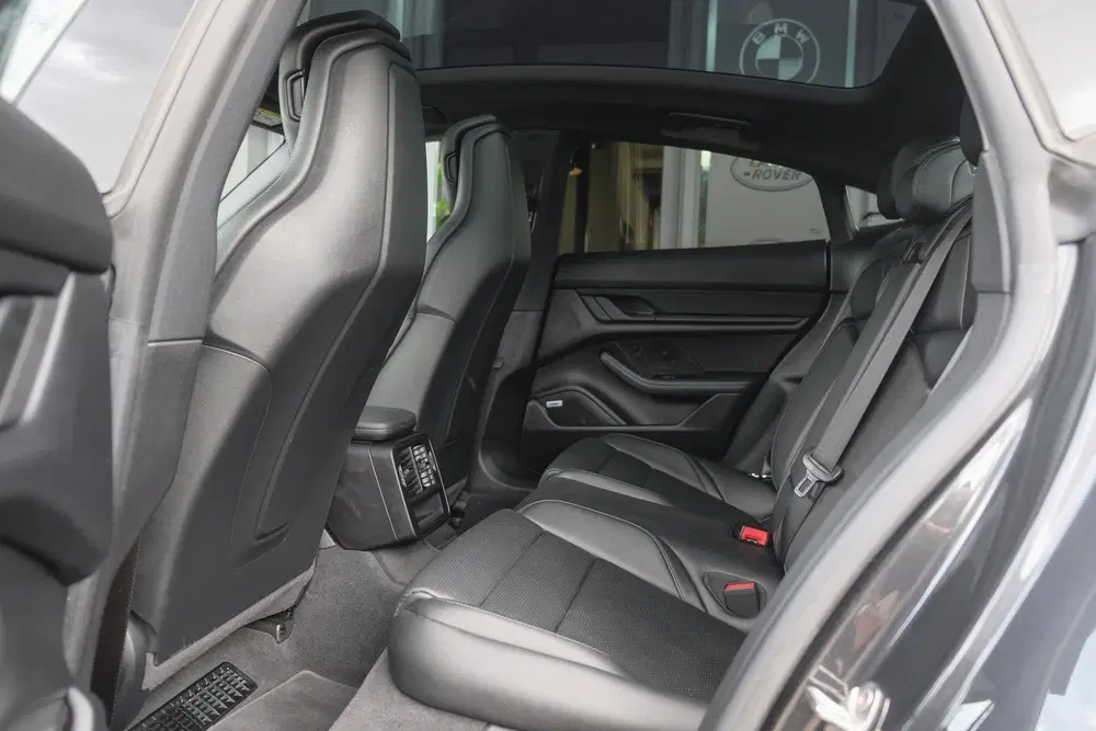 Porsche Taycan Performance Plus 476pk 93 uit 2021, foto 11