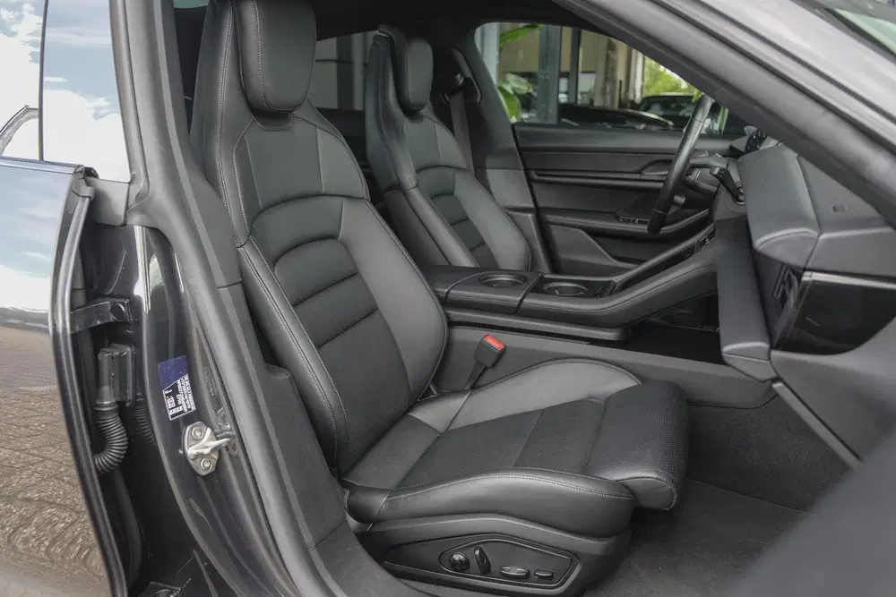Porsche Taycan Performance Plus 476pk 93 uit 2021, foto 12