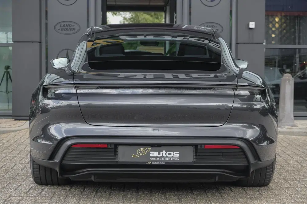 Porsche Taycan Performance Plus 476pk 93 uit 2021, foto 14