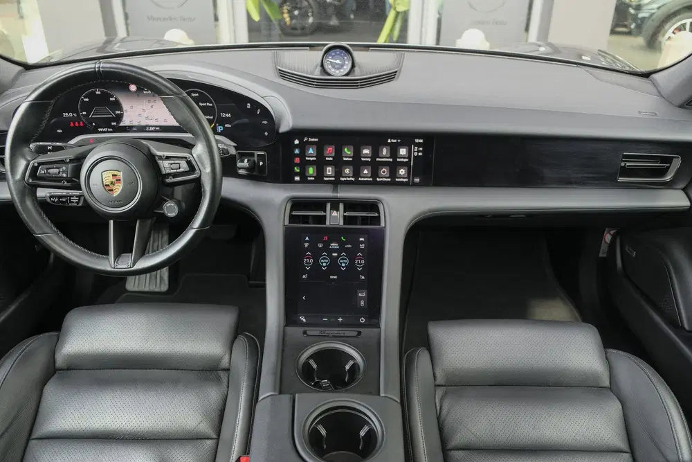 Porsche Taycan Performance Plus 476pk 93 uit 2021, foto 3