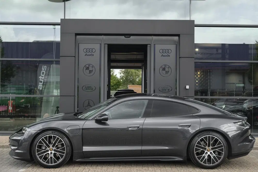 Porsche Taycan Performance Plus 476pk 93 uit 2021, foto 5