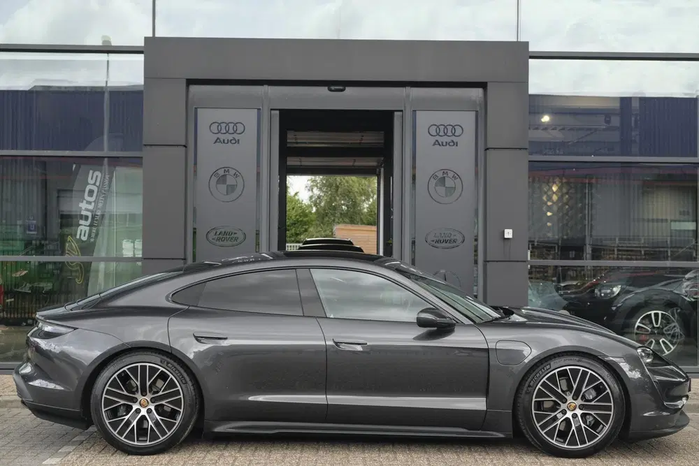 Porsche Taycan Performance Plus 476pk 93 uit 2021, foto 6