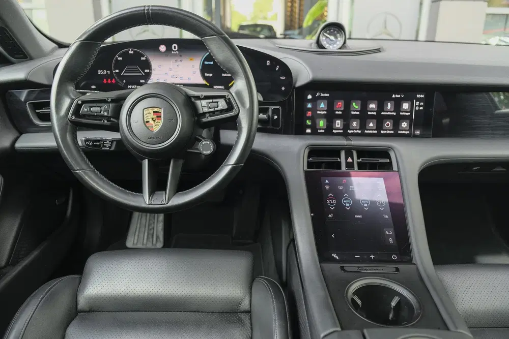 Porsche Taycan Performance Plus 476pk 93 uit 2021, foto 9