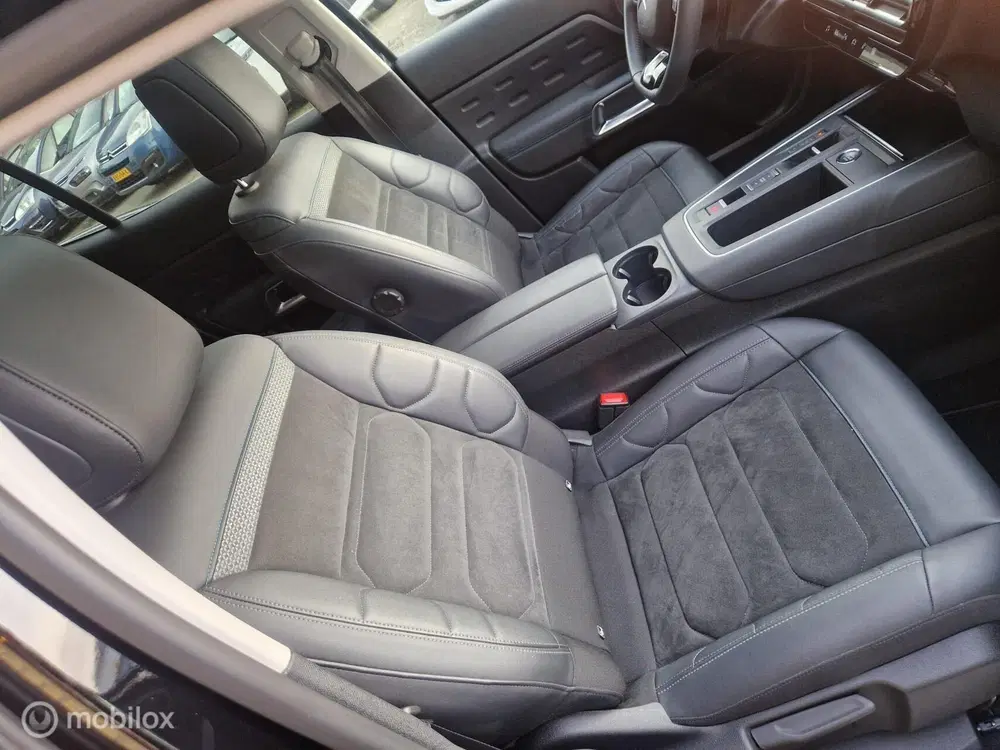 Citroën C5 Aircross Citroen C5 Aircross 1.6 Plug-in Hybrid 225 uit 2022, foto 11