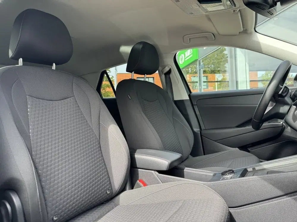 Volkswagen T-Roc 1.5 eTsi Life First uit 2025, foto 8