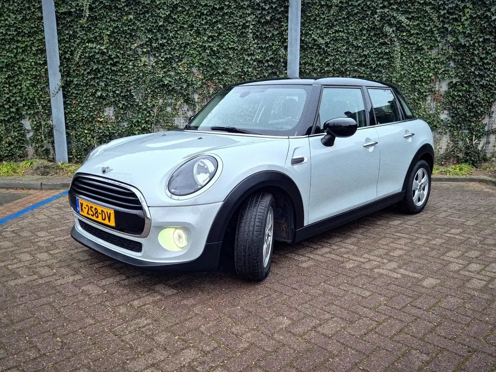 Mini Cooper 1.5 136pk 5-Deurs uit 2021, foto 6