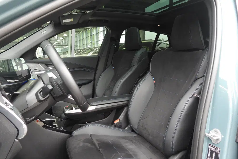 BMW iX2 eDrive20 M Sport uit 2025, foto 12