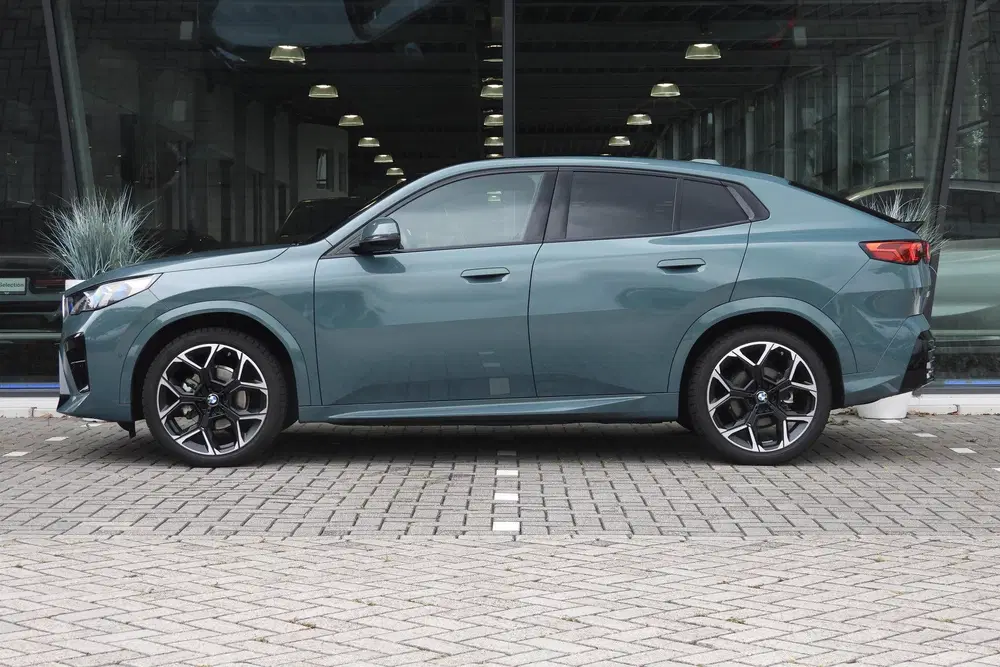 BMW iX2 eDrive20 M Sport uit 2025, foto 14