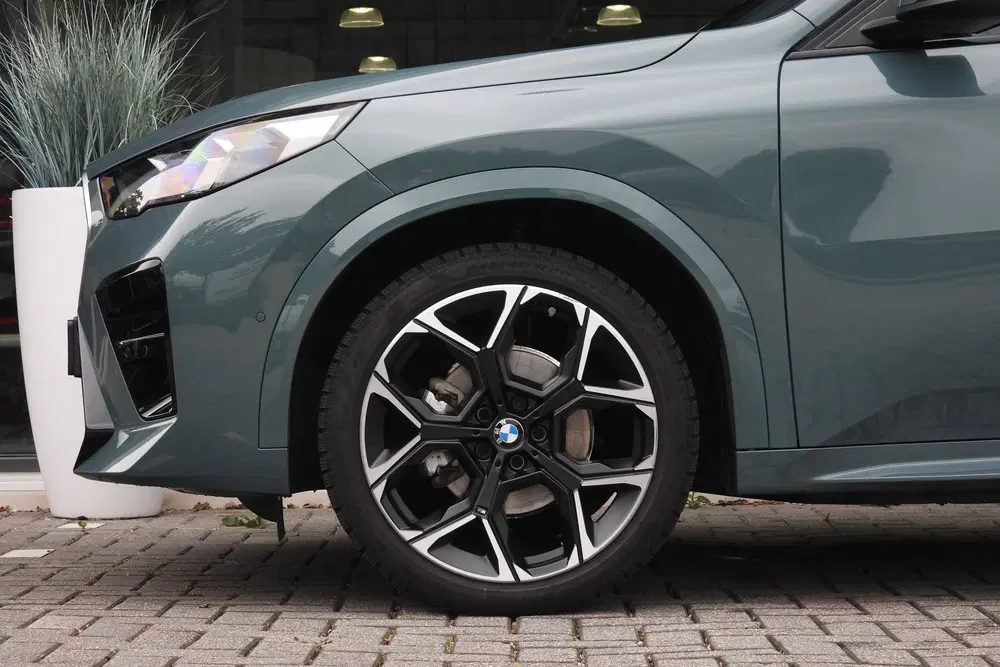 BMW iX2 eDrive20 M Sport uit 2025, foto 15