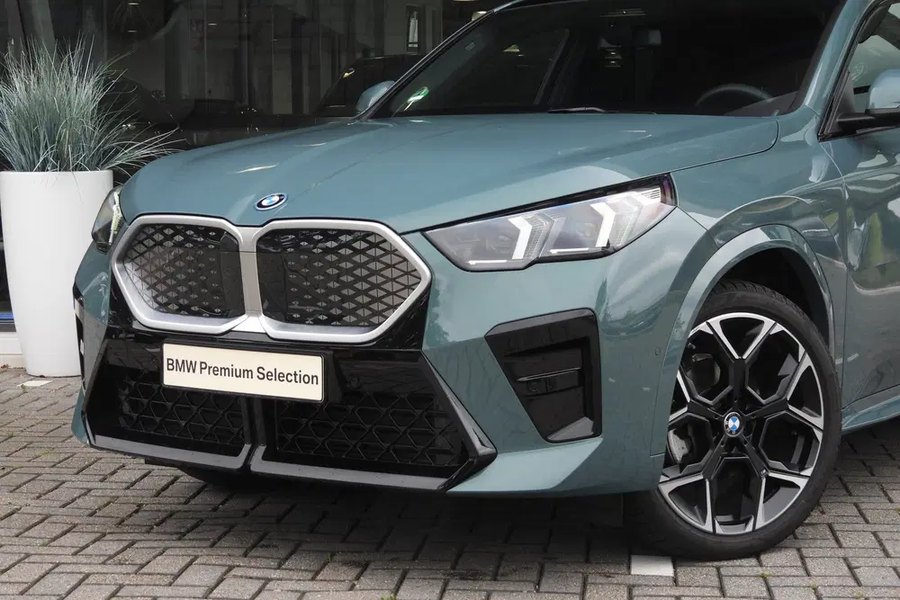 BMW iX2 eDrive20 M Sport uit 2025, foto 2