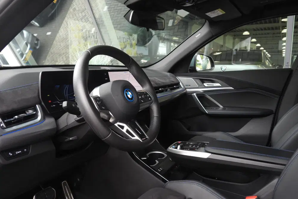 BMW iX2 eDrive20 M Sport uit 2025, foto 8