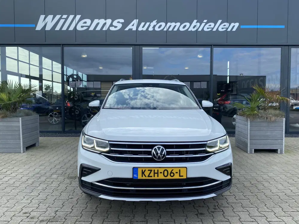 Volkswagen Tiguan 1.4 TSI eHybrid Business+ Trekhaak Wegklap uit 2023, foto 2