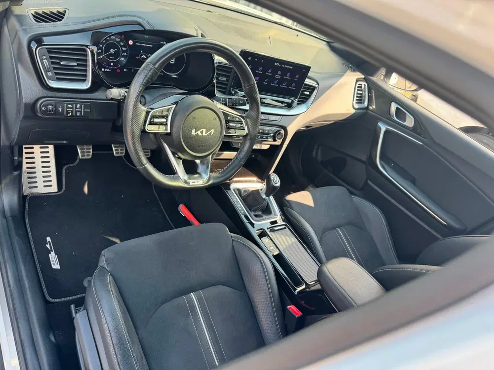 Kia Ceed 1.0 T-GDi GT-Line uit 2024, foto 11