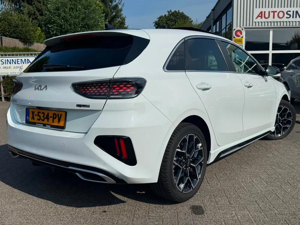 Kia Ceed 1.0 T-GDi GT-Line uit 2024, foto 2