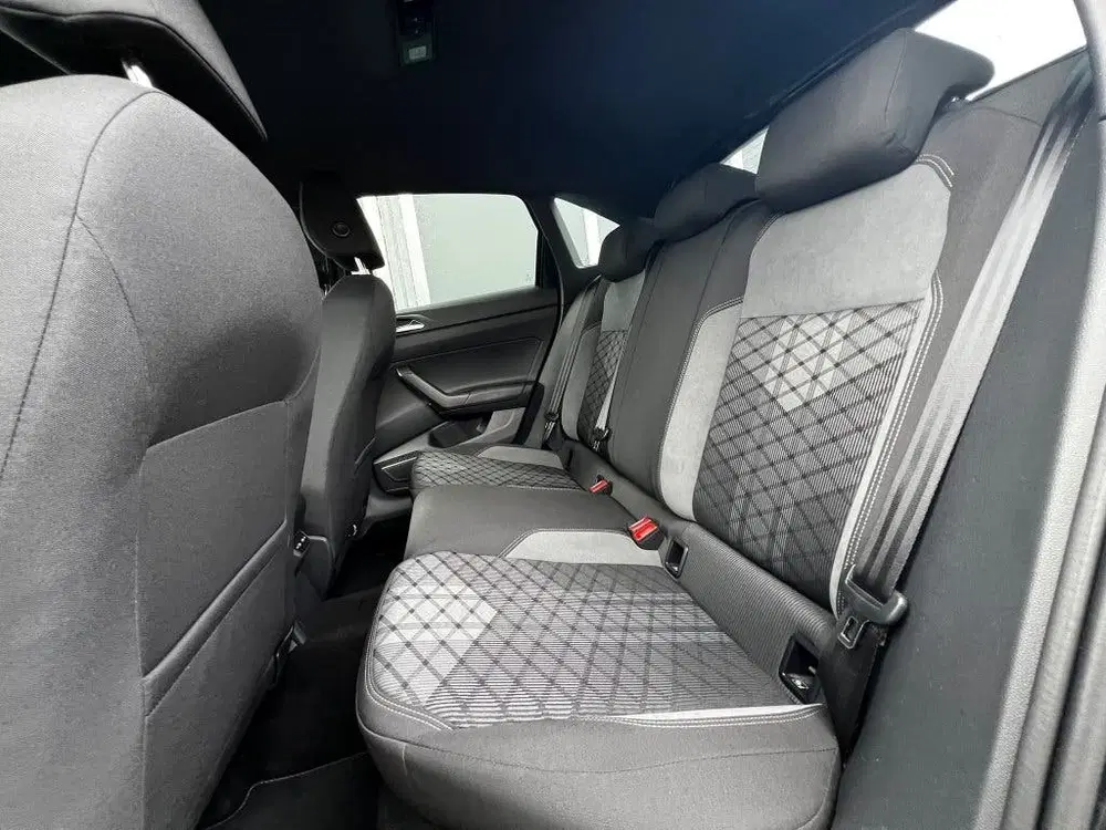 Volkswagen Taigo 1.5TSI 150pk DSG R-Line Black Style uit 2023, foto 6