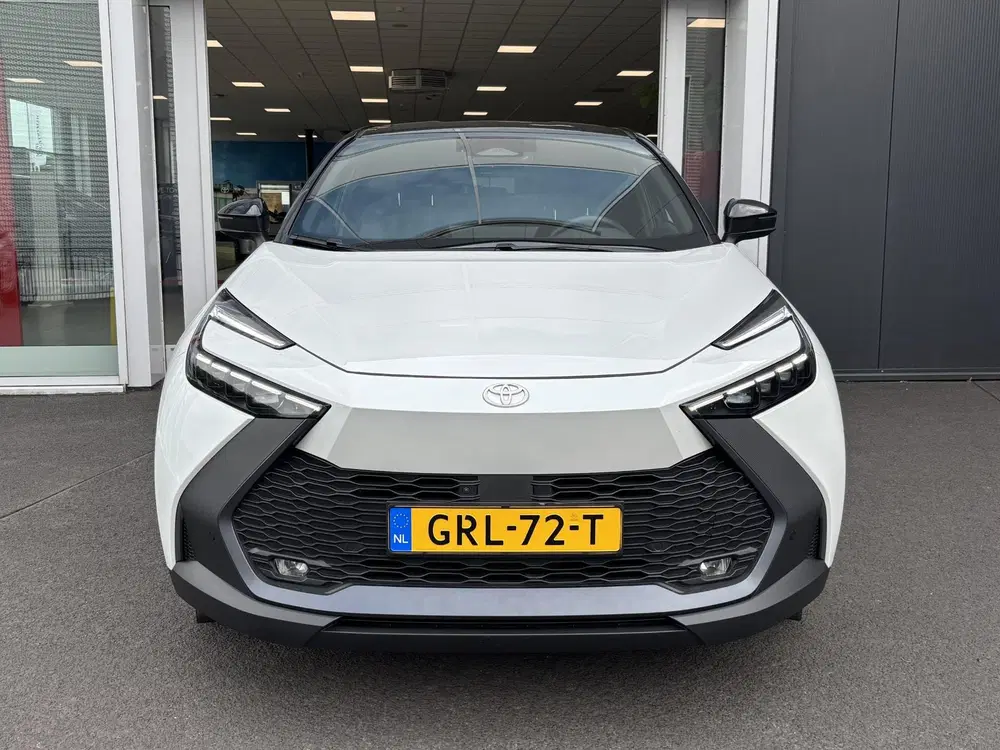 Toyota C-HR 1.8 Hybrid 140 First Edition uit 2024, foto 2