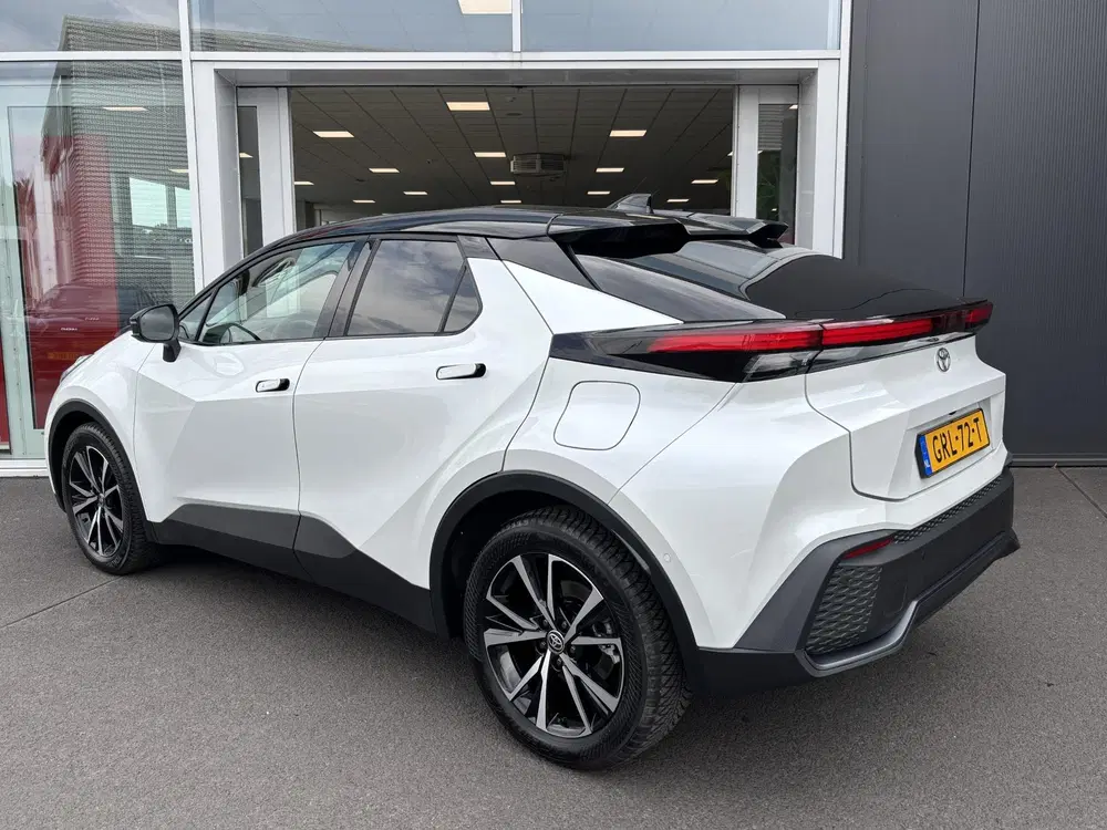 Toyota C-HR 1.8 Hybrid 140 First Edition uit 2024, foto 6