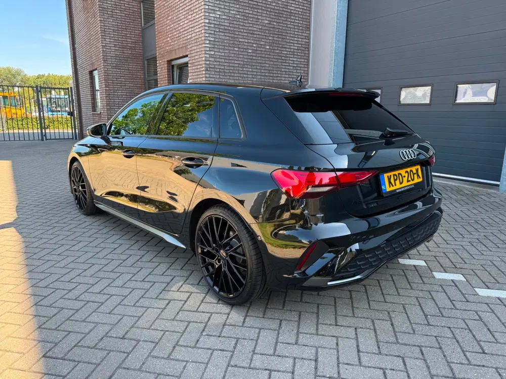 Audi A3 35 TFSI S-LINE edition uit 2025, foto 2