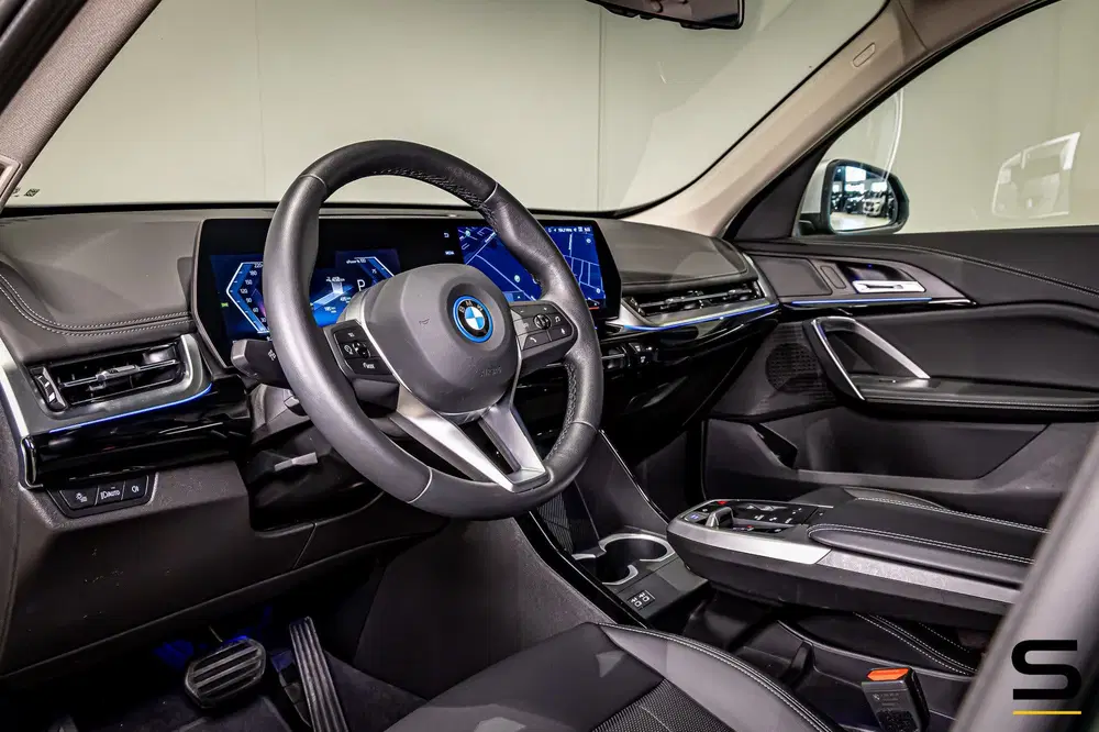 BMW iX1 eDrive30 X-Line uit 2024, foto 4