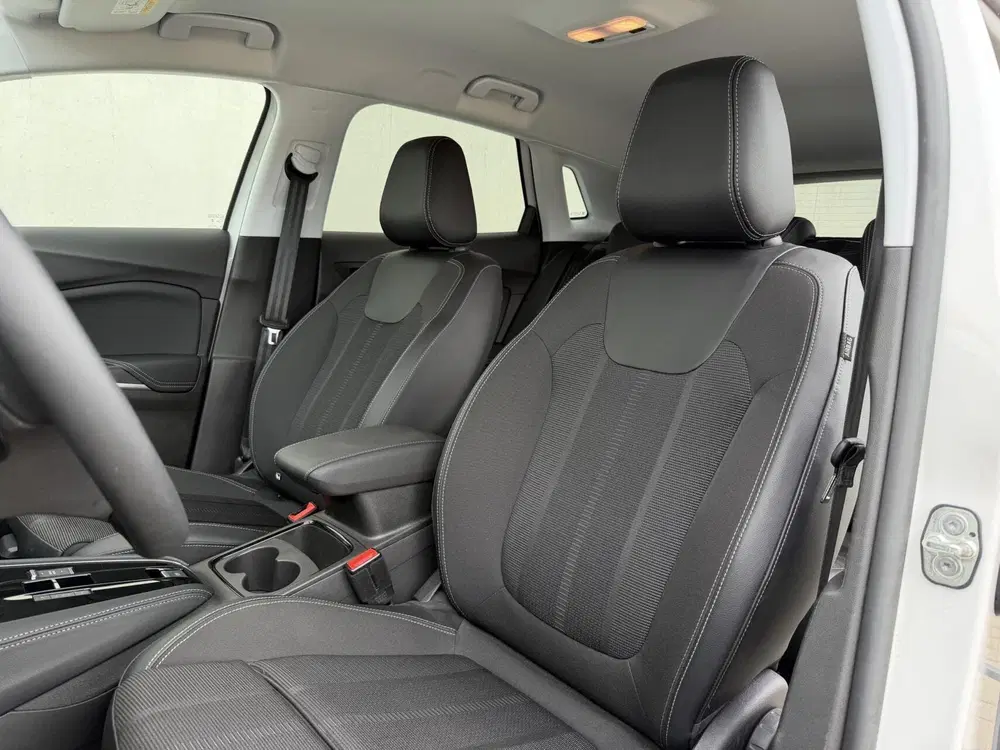 Opel Grandland 1.2 Hybrid GS-line uit 2024, foto 2