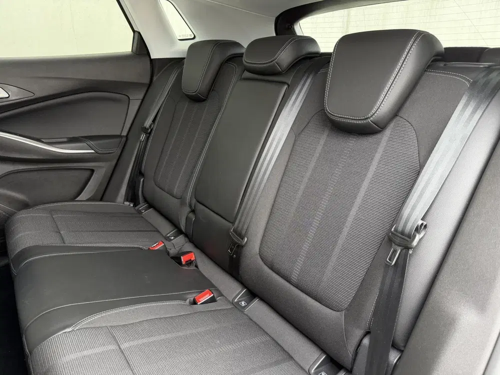 Opel Grandland 1.2 Hybrid GS-line uit 2024, foto 9