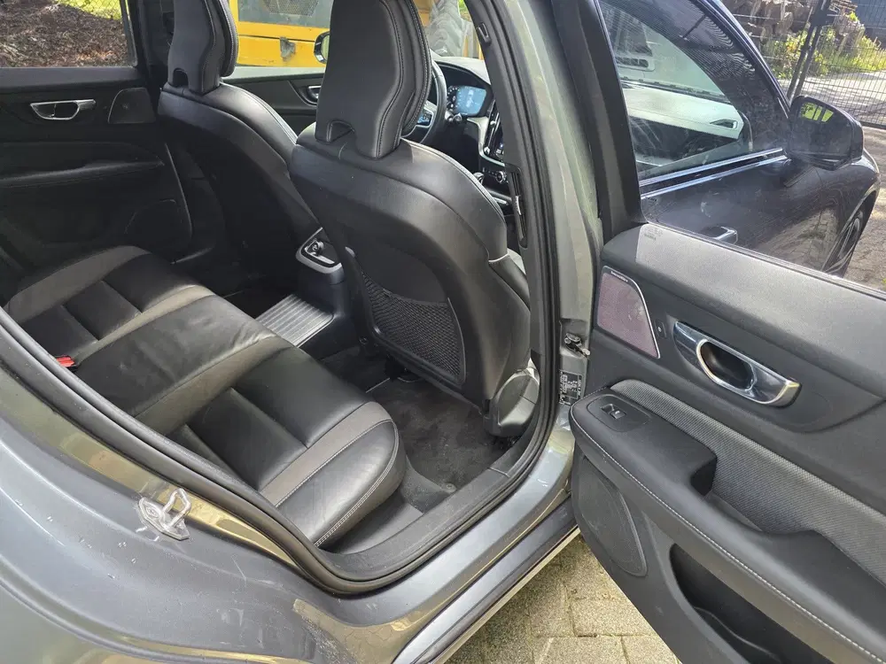 Volvo V60 2.0 T8 Twin Engine AWD R-Design (bj 2020) uit 2020, foto 11