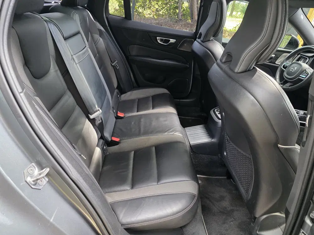 Volvo V60 2.0 T8 Twin Engine AWD R-Design (bj 2020) uit 2020, foto 12