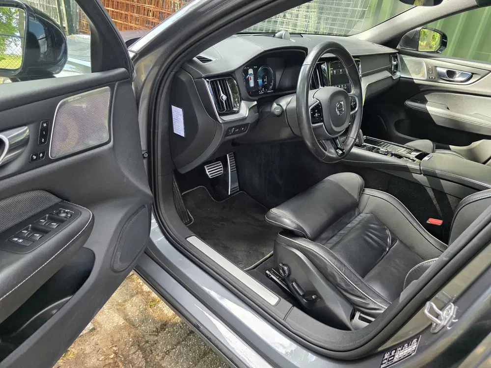 Volvo V60 2.0 T8 Twin Engine AWD R-Design (bj 2020) uit 2020, foto 4