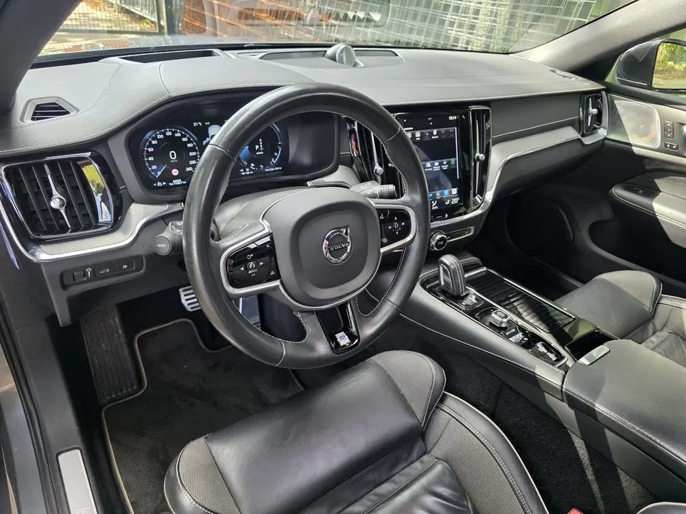 Volvo V60 2.0 T8 Twin Engine AWD R-Design (bj 2020) uit 2020, foto 6
