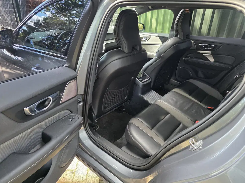 Volvo V60 2.0 T8 Twin Engine AWD R-Design (bj 2020) uit 2020, foto 7