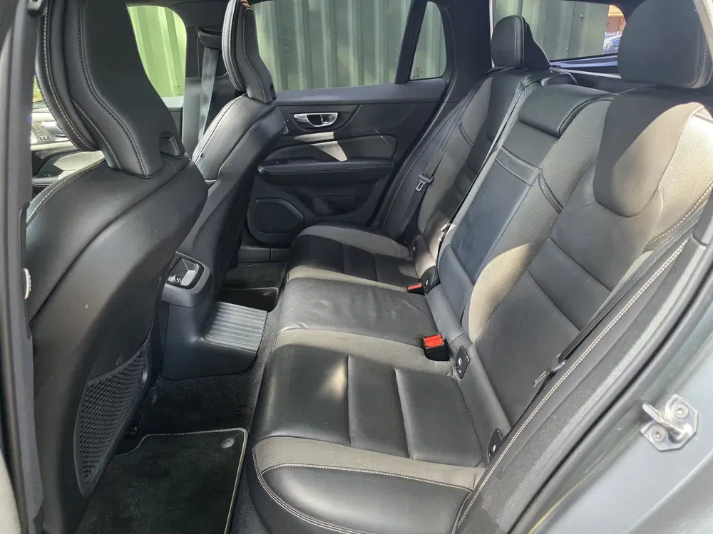 Volvo V60 2.0 T8 Twin Engine AWD R-Design (bj 2020) uit 2020, foto 8