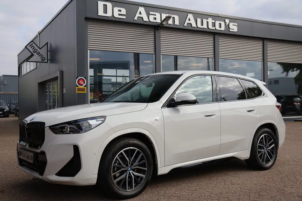 BMW iX1 BMW IX1 EDRIVE20 M sport elekt stoelen 360 uit 2024