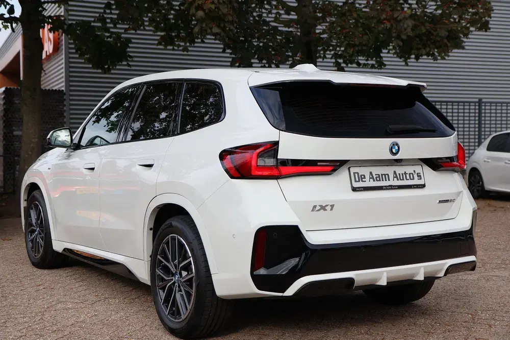 BMW iX1 BMW IX1 EDRIVE20 M sport elekt stoelen 360 uit 2024, foto 2