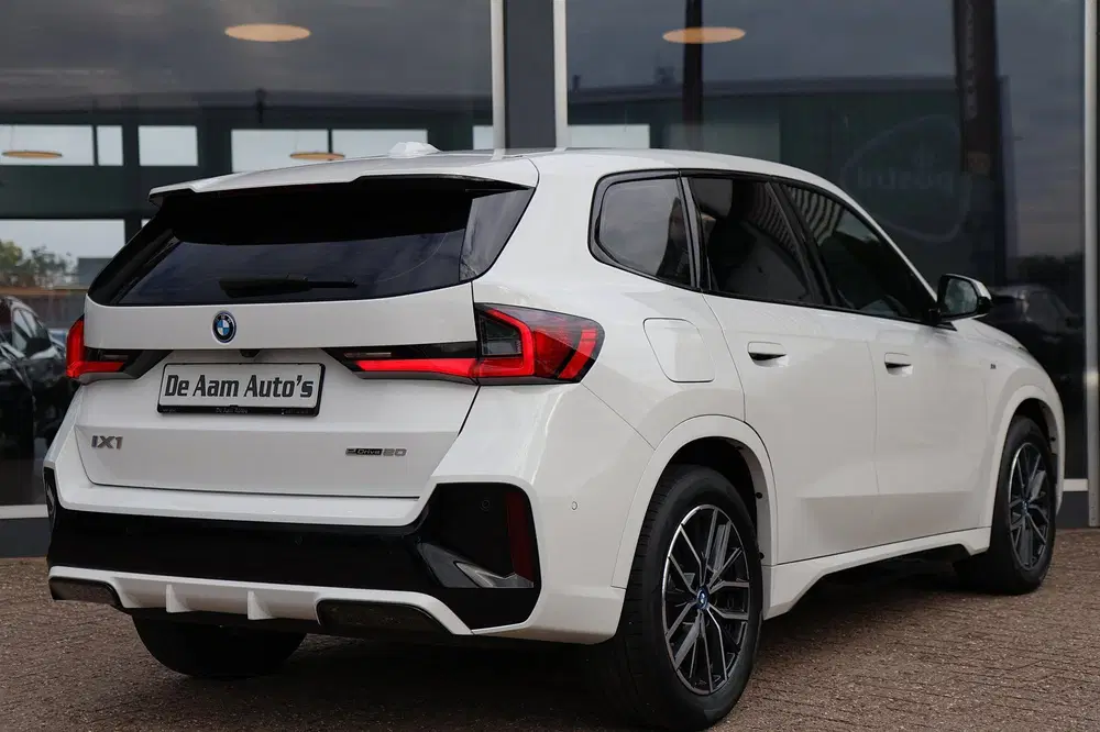 BMW iX1 BMW IX1 EDRIVE20 M sport elekt stoelen 360 uit 2024, foto 4