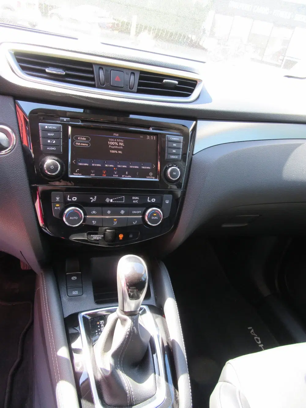 Nissan Qashqai 1.3 DIG-T Premium Edition met trekhaak uit 2021, foto 15