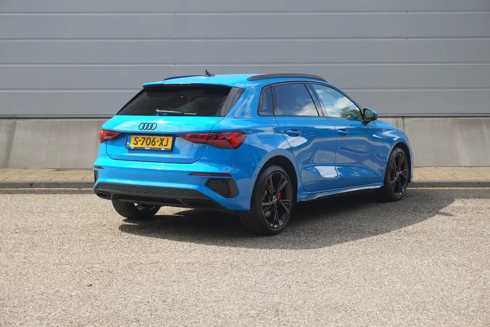 Audi A3 45 TFSIe 245pk PHEV S Edition Competition uit 2023, foto 2