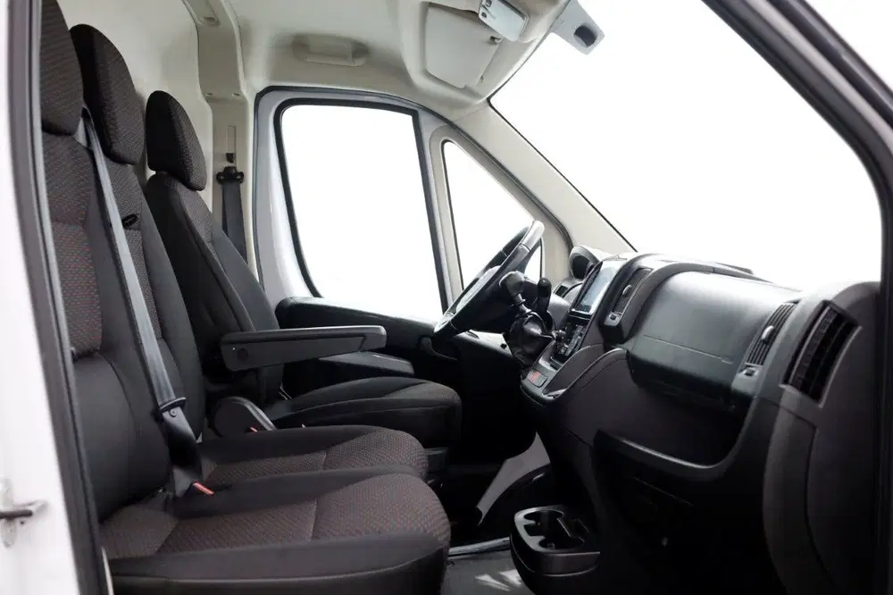 Citroën Jumper 2.2 BlueHDi 165pk L4H2 Airco uit 2024, foto 3