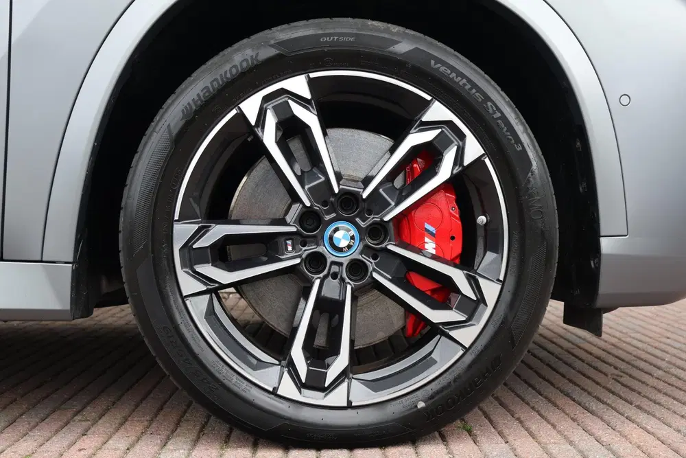 BMW iX1 eDrive20 67 kWh M Sport Edition uit 2025, foto 6