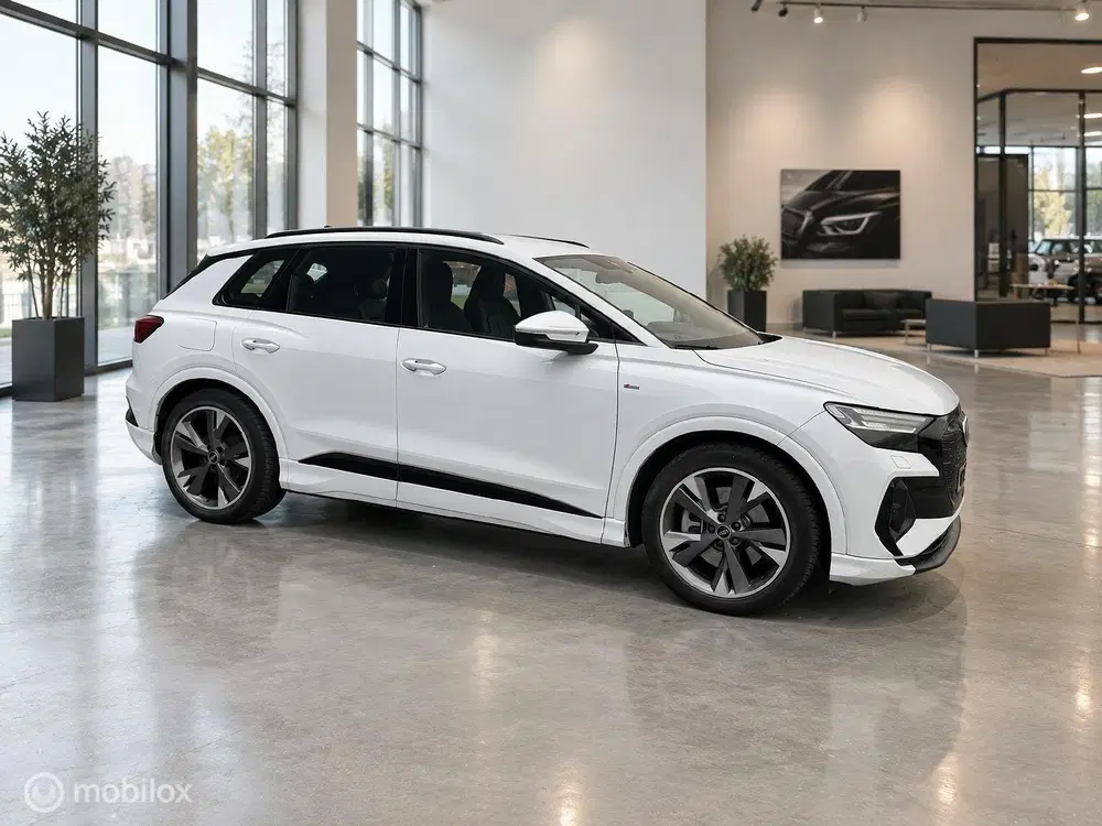 Audi Q4 e-tron 40 Launch edition S Competition 77 kWh uit 2021, foto 11