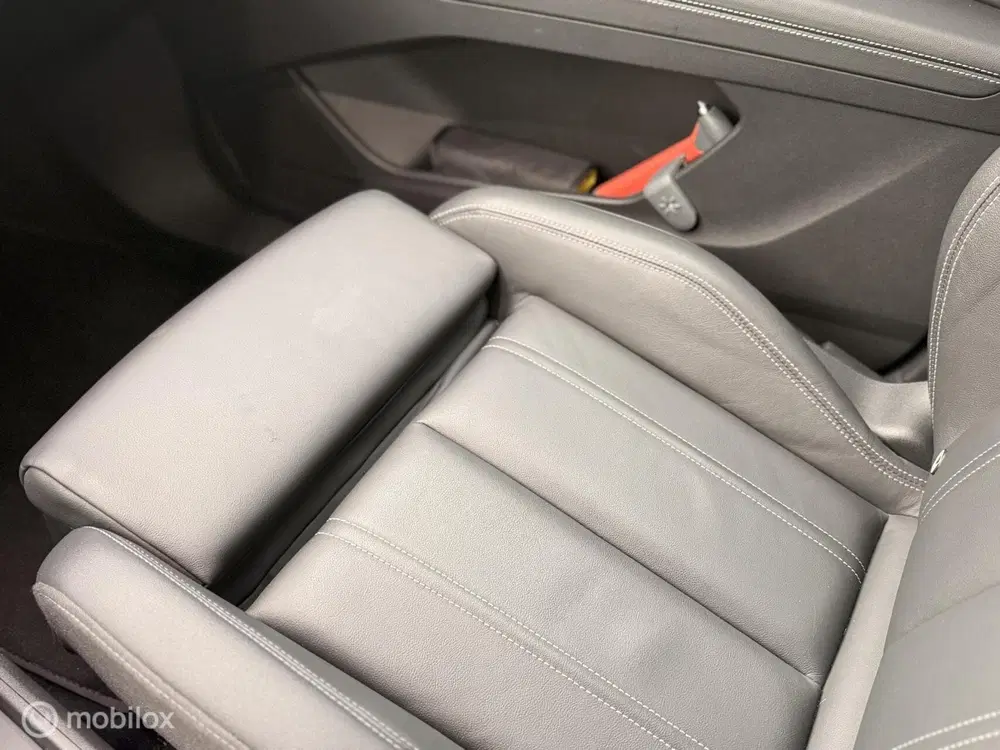 Audi Q4 e-tron 40 Launch edition S Competition 77 kWh uit 2021, foto 15