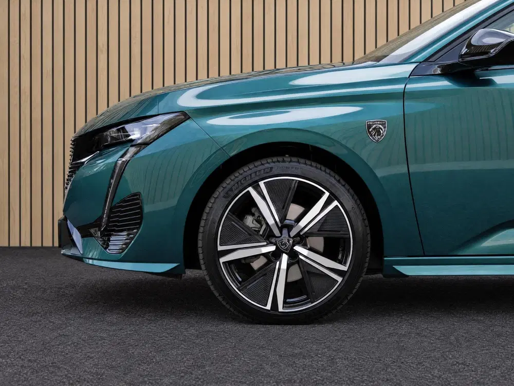 Peugeot 308 1.2 Hybrid 136 e-DCS6 GT uit 2024, foto 12