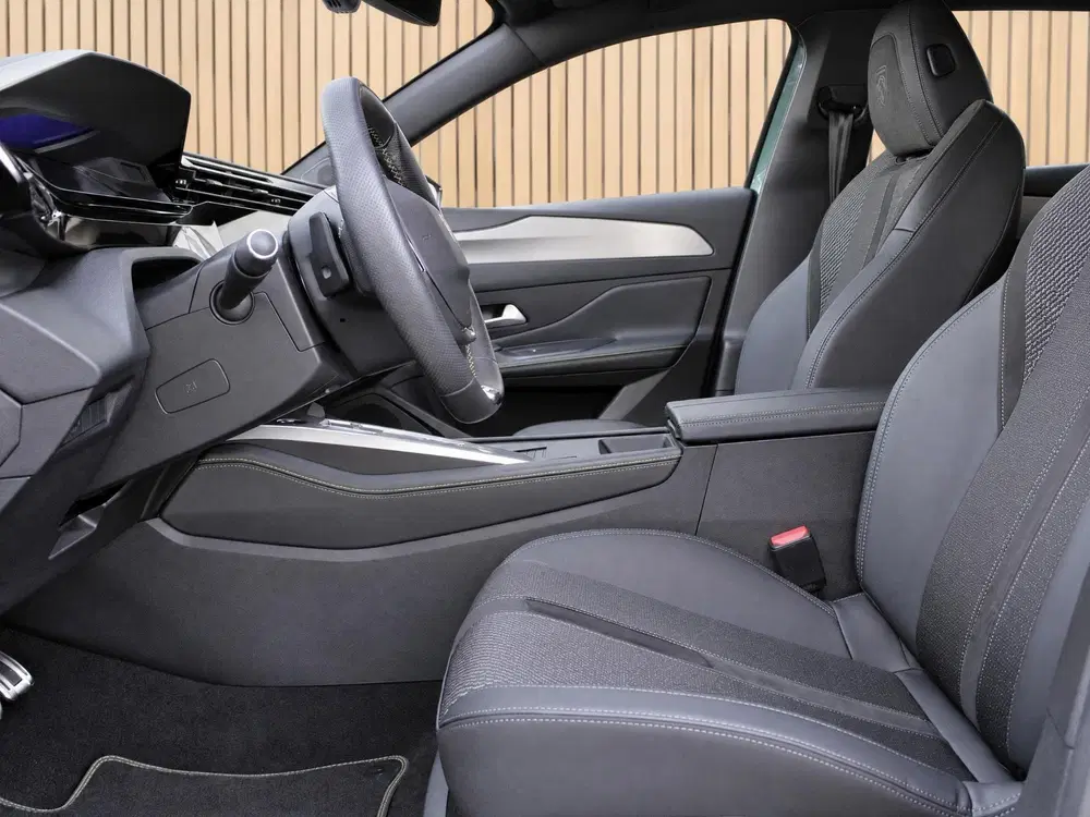 Peugeot 308 1.2 Hybrid 136 e-DCS6 GT uit 2024, foto 13