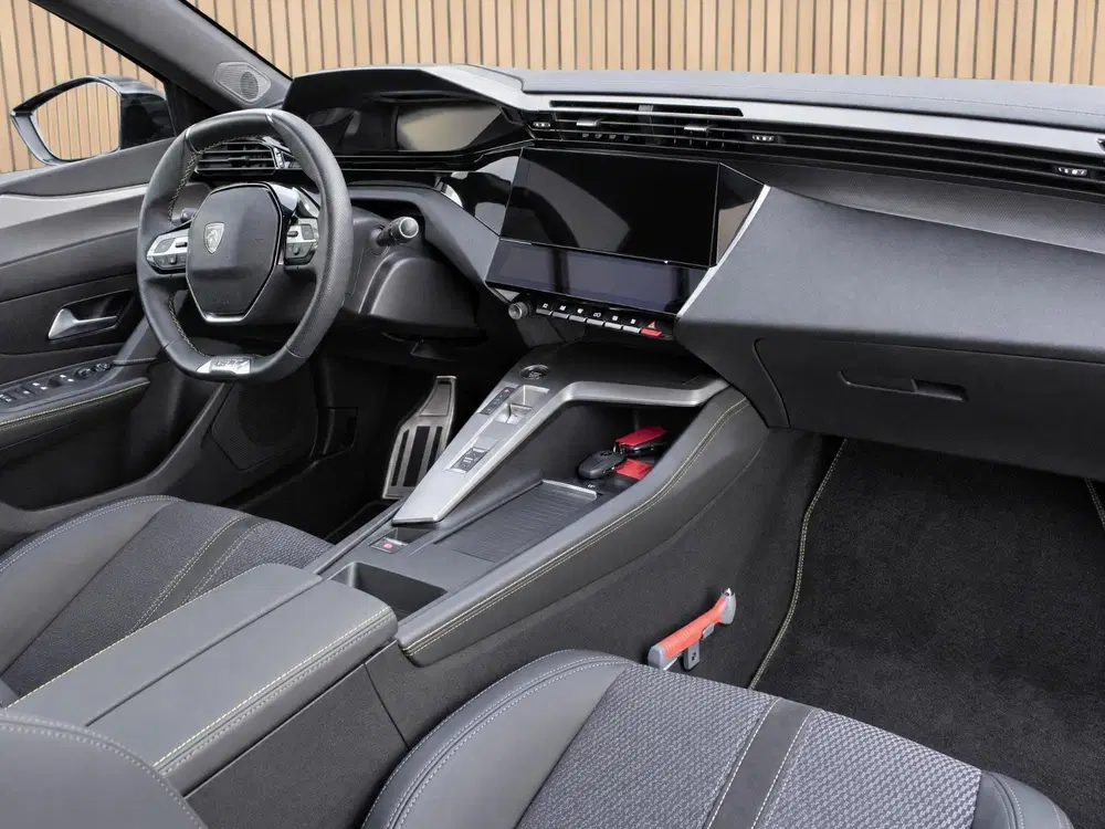Peugeot 308 1.2 Hybrid 136 e-DCS6 GT uit 2024, foto 3
