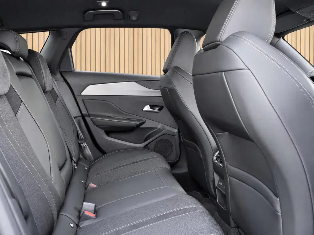Peugeot 308 1.2 Hybrid 136 e-DCS6 GT uit 2024, foto 8