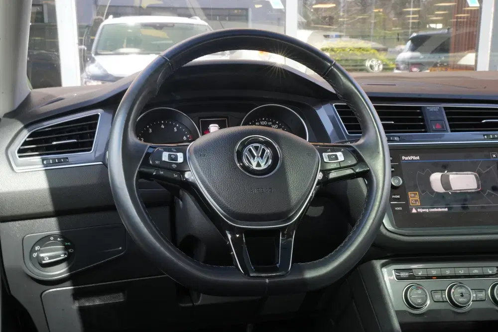 Volkswagen Tiguan Allspace 1.5 TSI Comfortline Business Pano uit 2020, foto 15