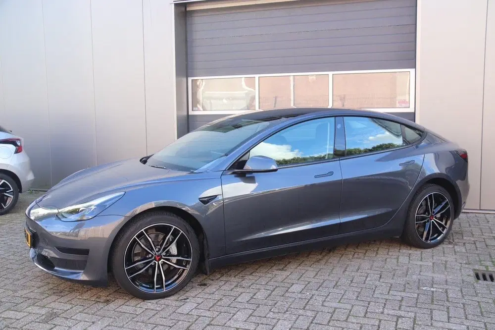 Tesla Model 3 Standard RWD Plus 60 kWh uit 2022, foto 4