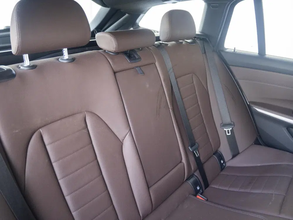 BMW 3-serie 320i uit 2025, foto 10