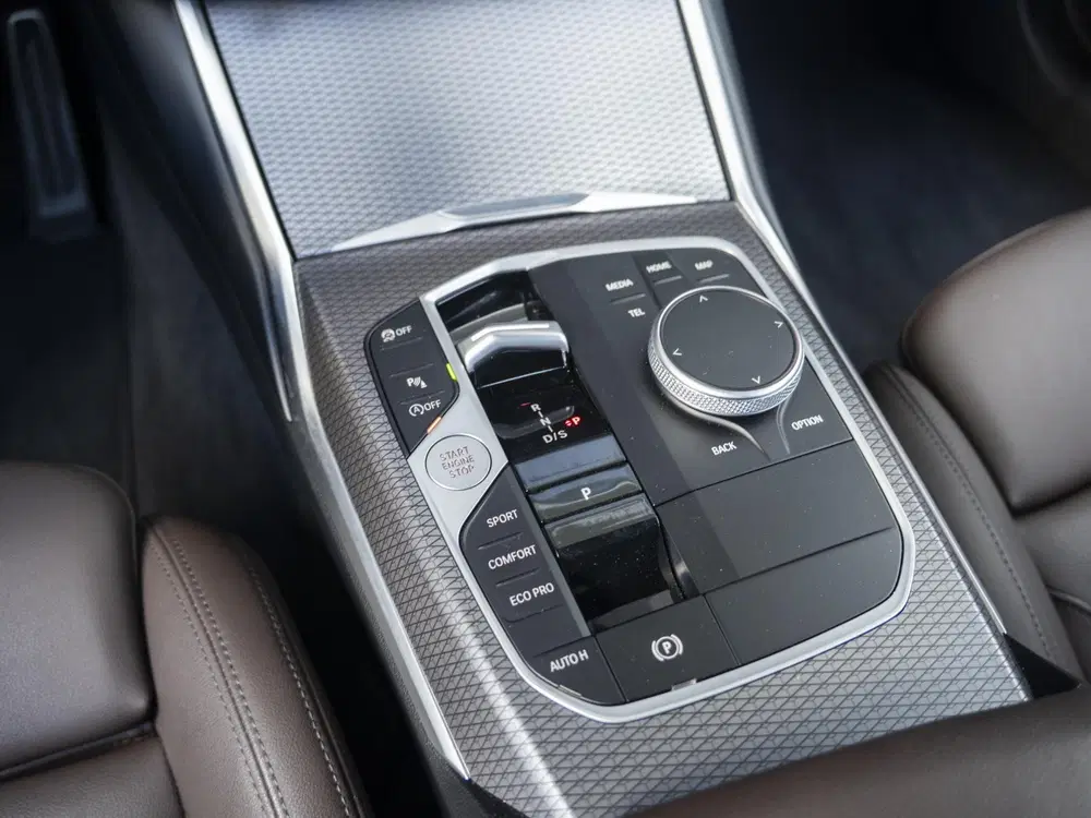 BMW 3-serie 320i uit 2025, foto 13
