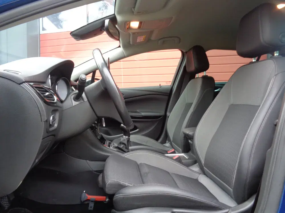 Opel Astra 1.2 Design & Tech 110PK Clima Cruis uit 2021, foto 2